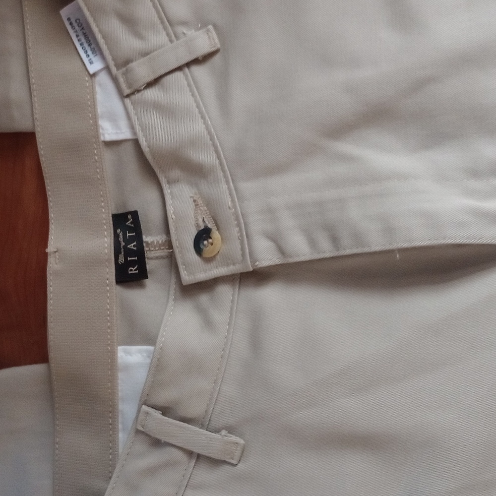 Wrangler Riata size 33×32 khakis Men's pants